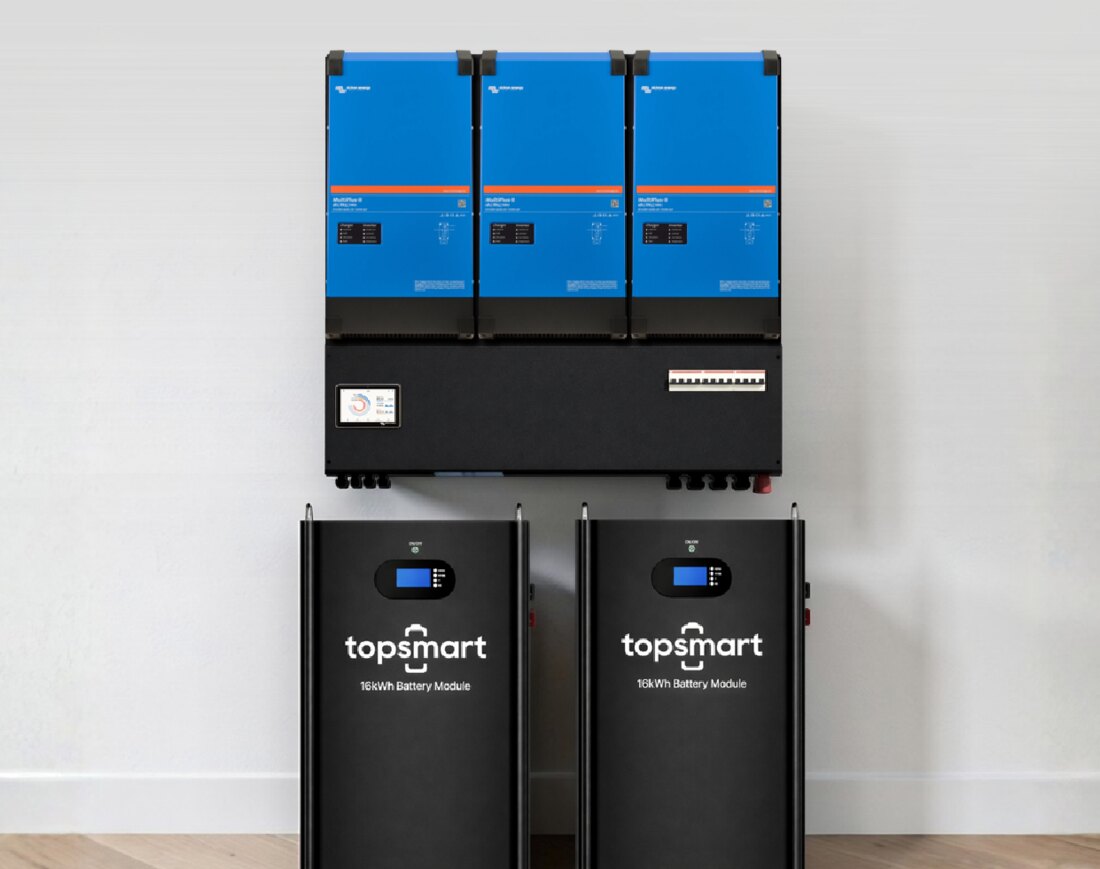 TopSmart ESS Stromspeicher: drei Victron MultiPlus-II Wechselrichter mit zwei TopSmart 16 kWh LiFePO4-Akkus